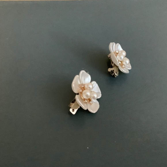 Set of 2 extra small pearl flower French barrettes - Picture 2 of 7